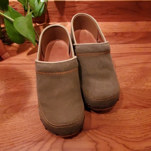 Clogs - Picture 1 of 5